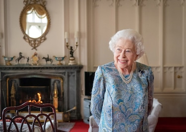 Isabel II aparece sonriente y sin bastón a unas semanas de las celebraciones del jubileo