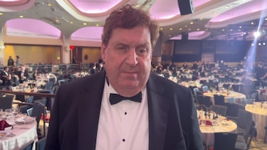 ‘En segundos todos estábamos bajo la mesa’: el testimonio del periodista de la BBC que asistía a la cena de corresponsales con Trump