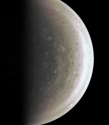 La Nasa publica imágenes inéditas de los polos de Júpiter