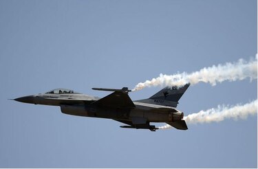 Un caza estadounidense F-16 se estrella cerca de Seúl