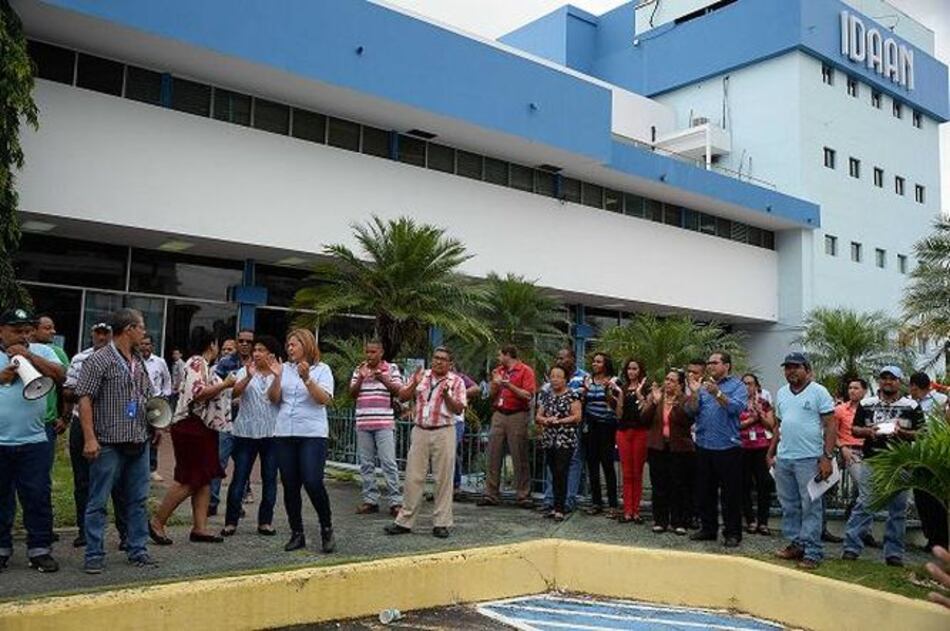 Idaan pierde 120 mil dólares diarios por el paro de sus funcionarios