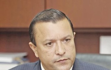 Consejo de gabinete no bota a jefe del IMA