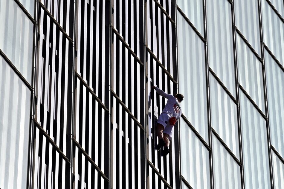 Un británico, arrestado tras escalar un rascacielos en Barcelona