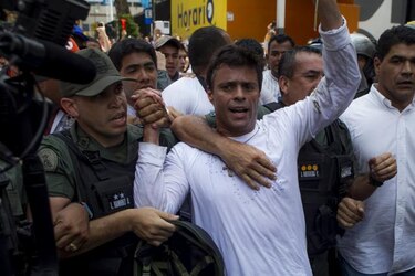 Fiscalía venezolana presenta cargos contra opositor Leopoldo López