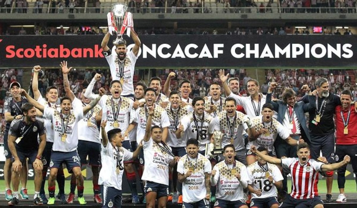 Los jugadores del Chivas de México son los nuevos Campeones de la Concacaf, luego de derrotar al Toronto
