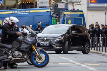 Sarkozy sale en libertad condicional tras pasar 20 días en la cárcel parisina de La Santé