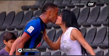 Gaby Torres marca tres goles y celebra con su familia