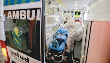 Médicos reclaman pagos adeudados; no descartan una huelga de brazos caídos 