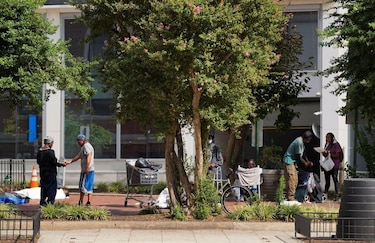 Trump ordena desplegar a la Guardia Nacional en Washington DC y expulsar “inmediatamente” a las personas sin hogar de las calles