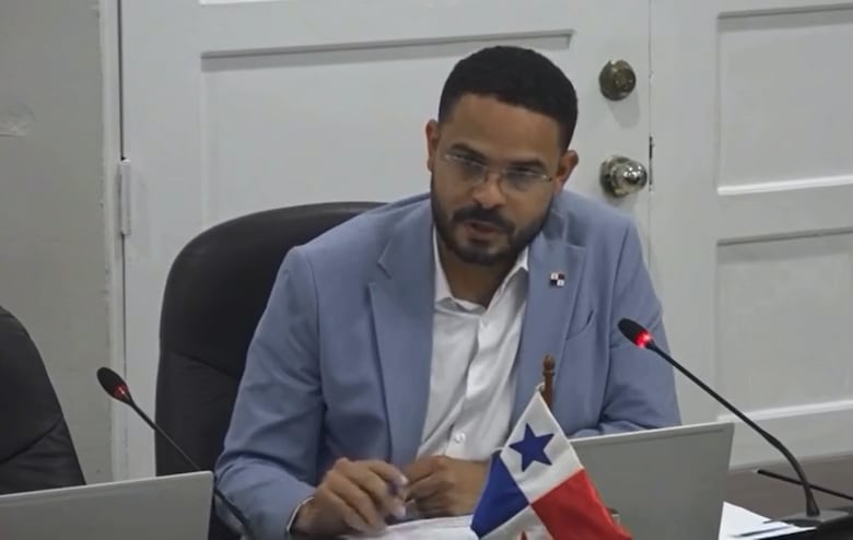 El contralor anuncia más auditorías; arremete contra diputados y partidos políticos