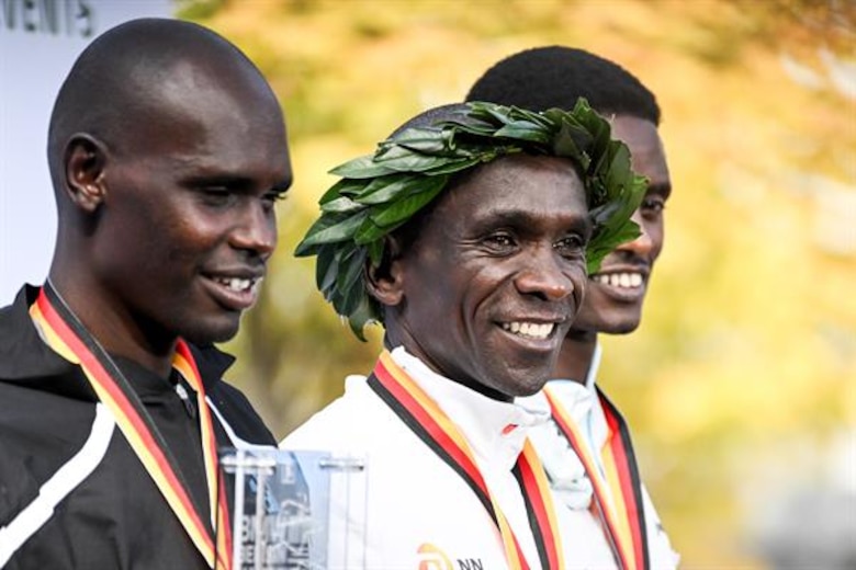 El keniano Kipchoge rompe su propio récord del mundo en la maratón de Berlín