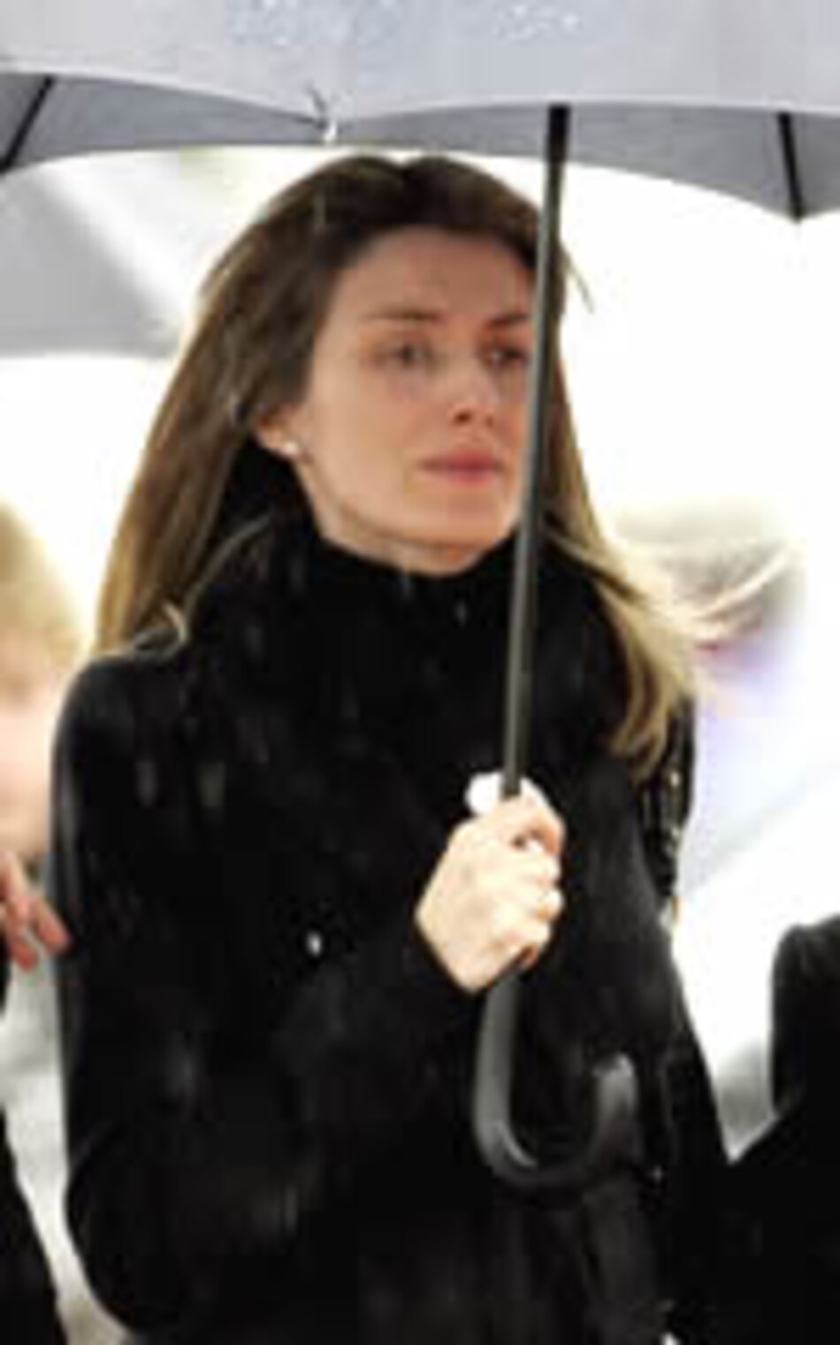 Príncipes asisten a responso por Erika Ortiz