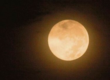 Una gran luna llena ´de queso´