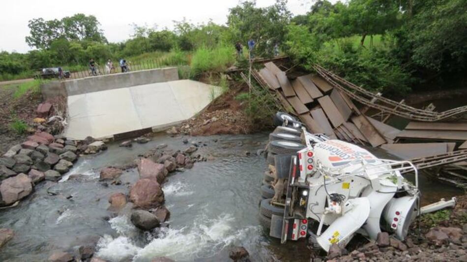 Colapsa puente vehicular en Ocú