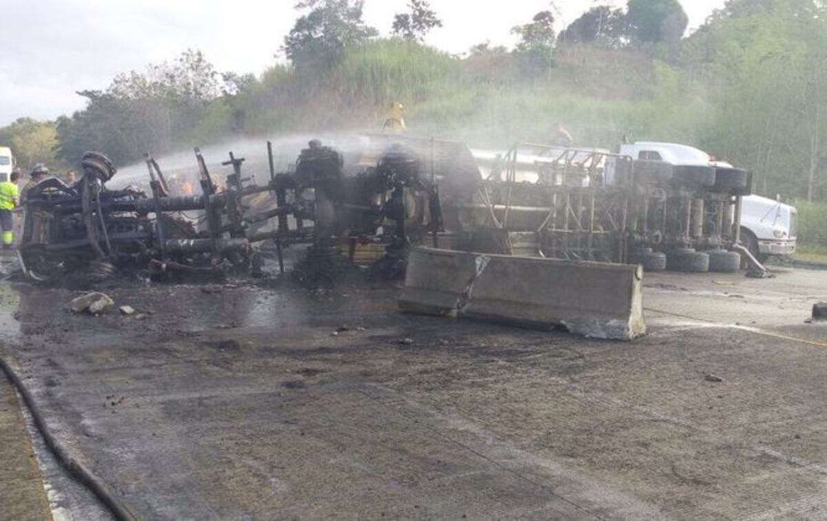Camión se incendió en el corredor Norte