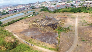 Autoridades inspeccionan quema de desechos en el hipódromo