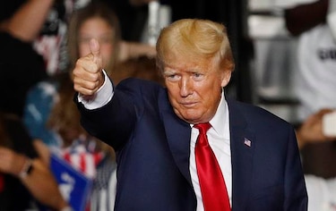 Trump pide retrasar su declaración en el caso por difamación de la periodista que le acusó de agresión sexual