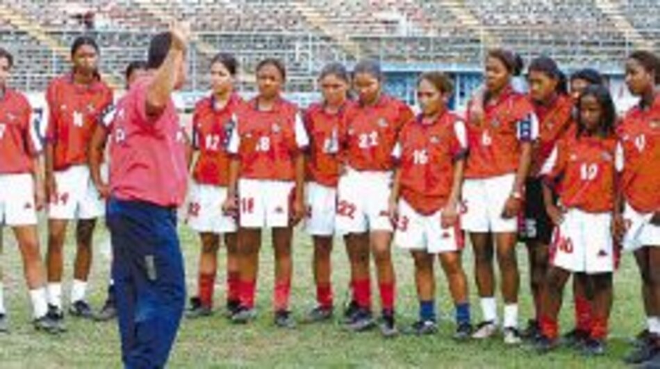 Ellas se adueñan del balón