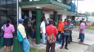 Taladores bloquean sede del Ministerio de Ambiente en Changuinola