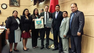 Proyecto que prohíbe uso de bolsas plásticas es aprobado en tercer debate