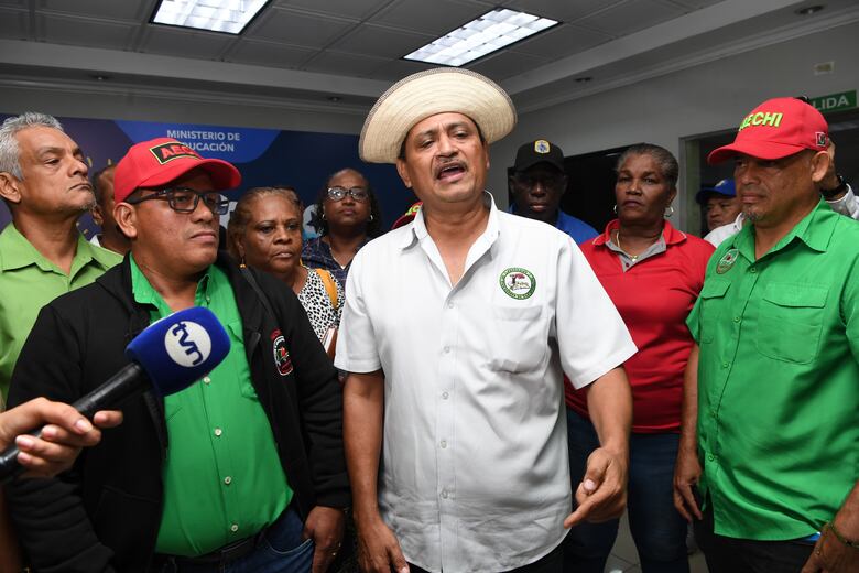 Un paro sin ningún logro: Docentes regresan a clases con el sabor de la derrota