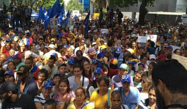 Oposición venezolana marcha contra decisión de la Corte Segunda