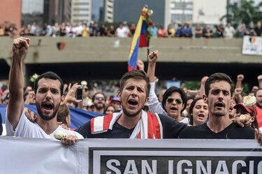 Denuncian la detención de 65 militares en Venezuela