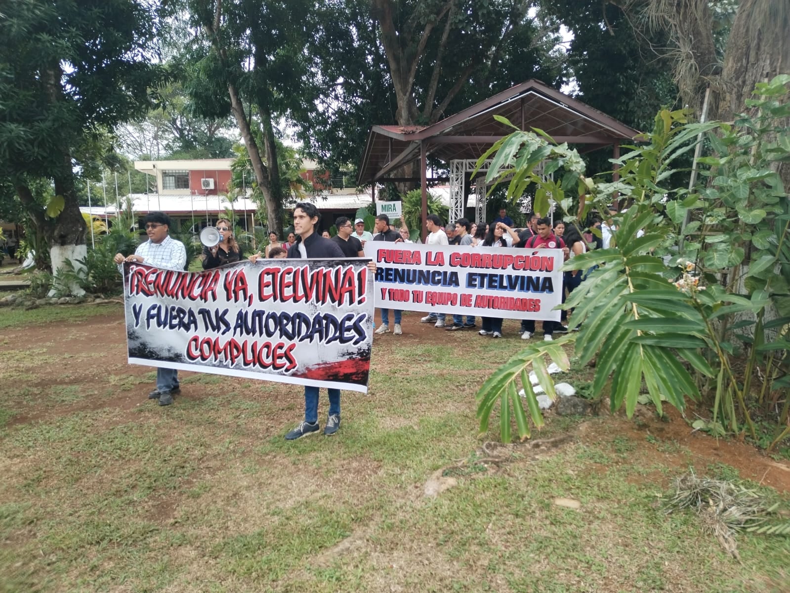Protestas en la Unachi: funcionarios y estudiantes exigen salida de la rectora Etelvina Medianero de Bonagas