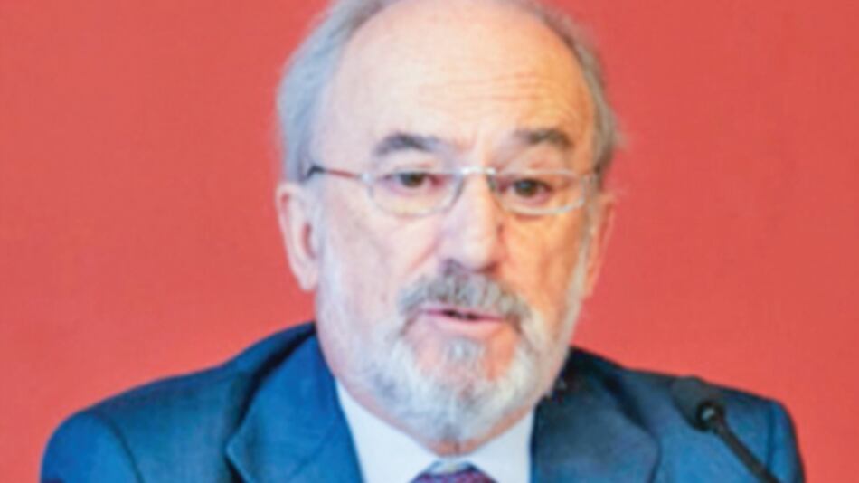 Director de la RAE realiza gira en Panamá