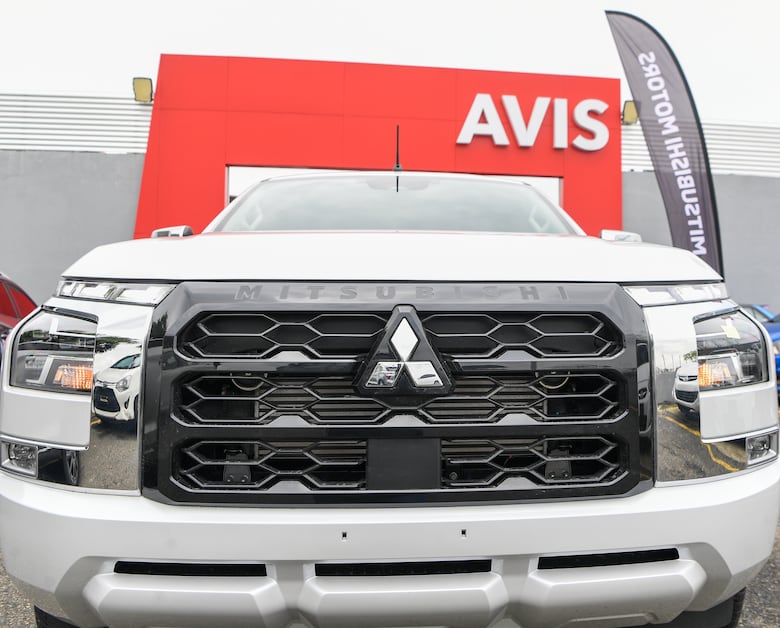 Entrega de flota Mitsubishi de Excel Panamá a Avis Rent a car