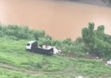 Denuncian botadero ilegal de basura y caliche en el río Juan Díaz