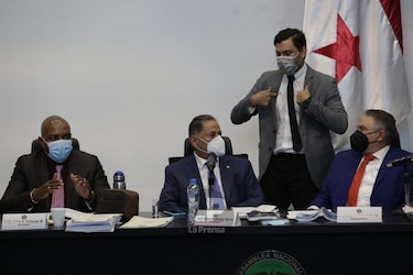 Diputado Roberto Ábrego intentó declarar como ‘privada’ la sesión Credenciales para discutir denuncias contra magistrados de la Corte