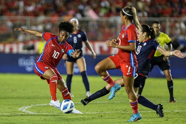 Marta Cox llena de calidad las canchas de fútbol
