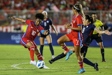 Marta Cox llena de calidad las canchas de fútbol