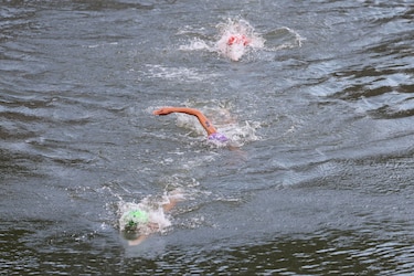 Francia canta victoria después de poder celebrar el triatlón en el Sena