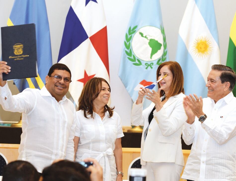 $240 mil en consultoría de comunicación de MiCultura