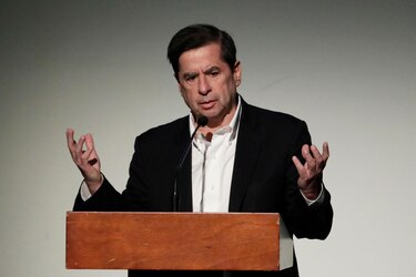 Ministro del Interior de Colombia deja el cargo en plena crisis para volver a la política