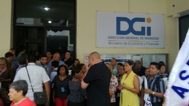 Trabajadores de la Dirección General de Ingresos levantan paro