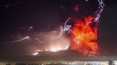 Presidenta Bachelet viajará a zona de erupción del volcán Calbuco en Chile