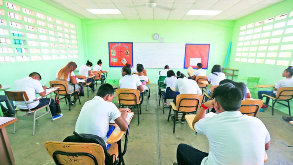 Eliminan del pénsum una hora de español y otra de inglés