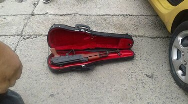 Decomisan fusil de asalto dentro de estuche de violín a taxista en El Chorrillo