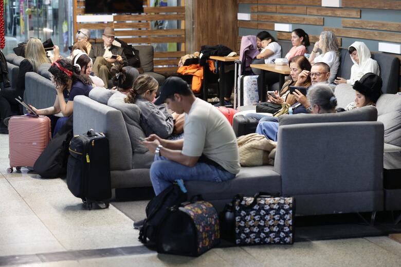 Trump raises tensions with Venezuela, and airlines take precautions to operate in the country.