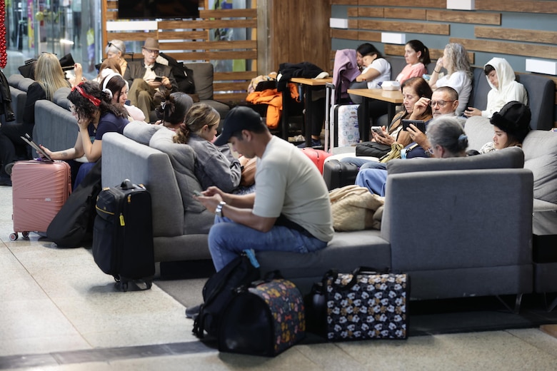 Trump eleva tensión con Venezuela y aerolíneas toman precauciones para operar en el país