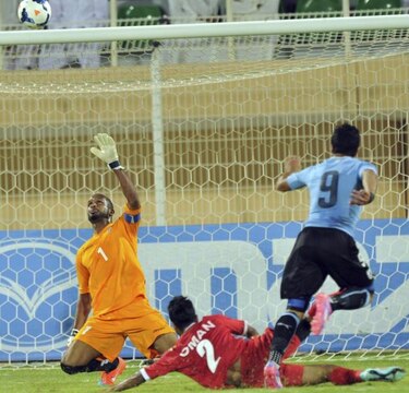 Luis Suárez marca doblete en el triunfo de Uruguay