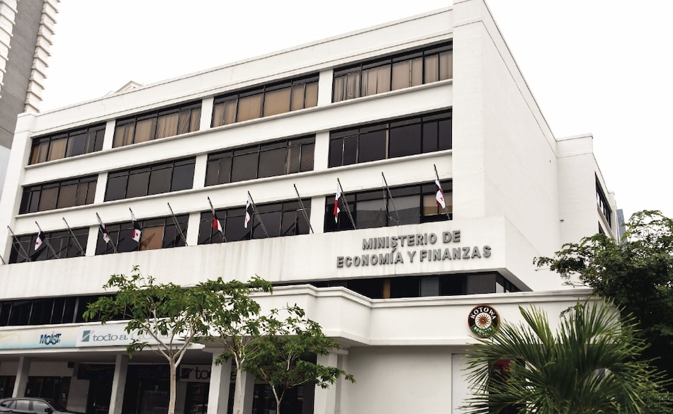 MEF anuncia pago pendiente de prima de antigüedad para exfuncionarios