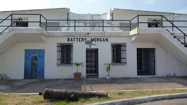 'Tour' por las antiguas bases militares del Canal