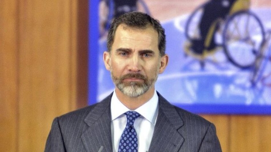 El rey de España se baja el sueldo un 20%