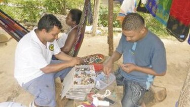 La creatividad guía a los artesanos de Farallón