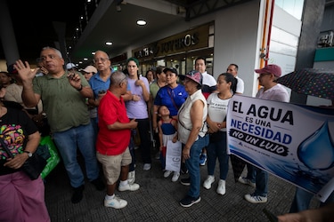Residentes de Hato Pintado y La Loma pierden la paciencia y protestan por falta de agua