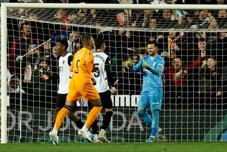 Ancelotti: ‘No es roja a Vinícius, vamos a recurrir’